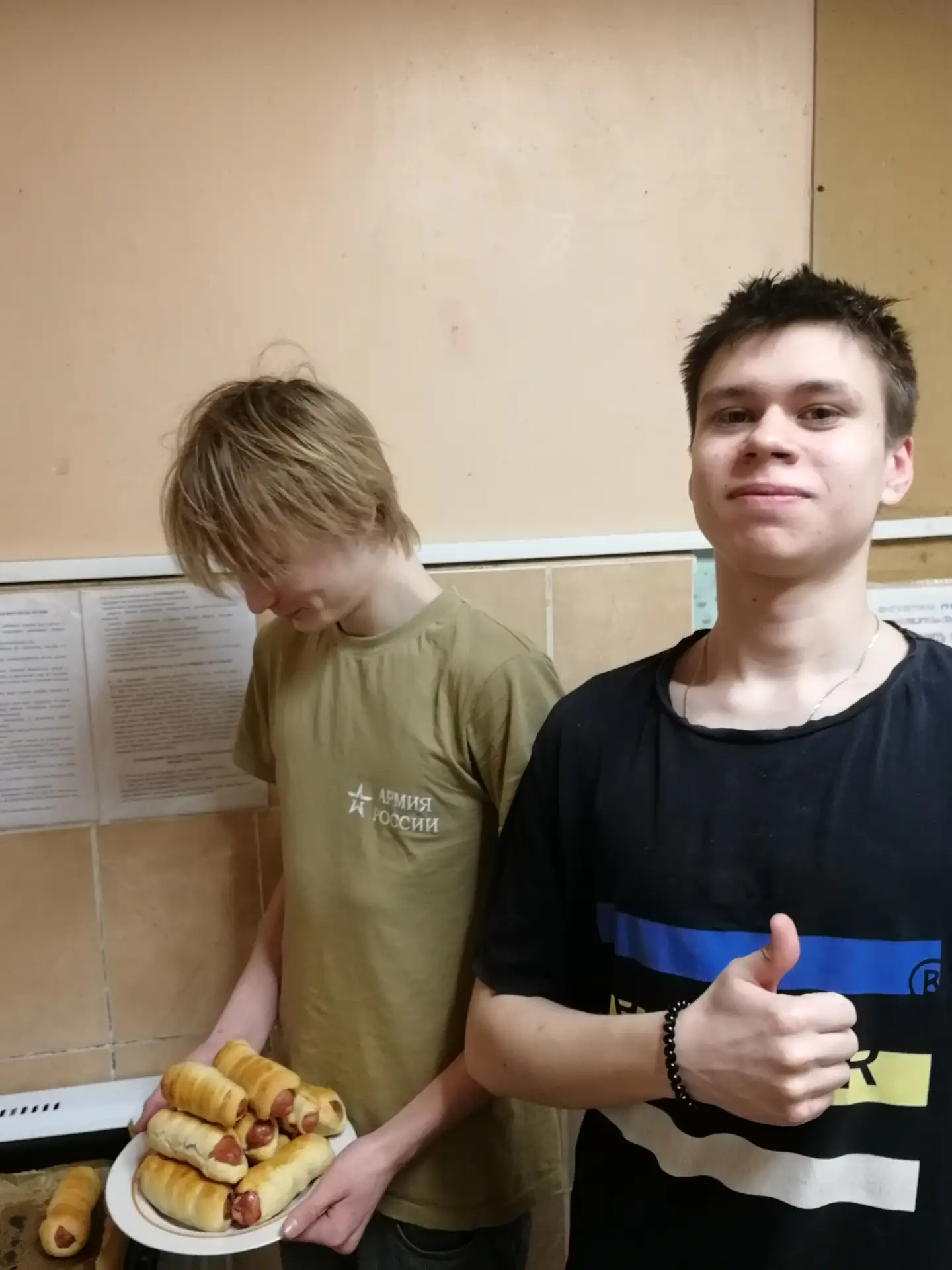 👨‍🍳 Кружок «Поварёнок» ко Дню России

В преддверии празднования Дня России студенты, проживающие в