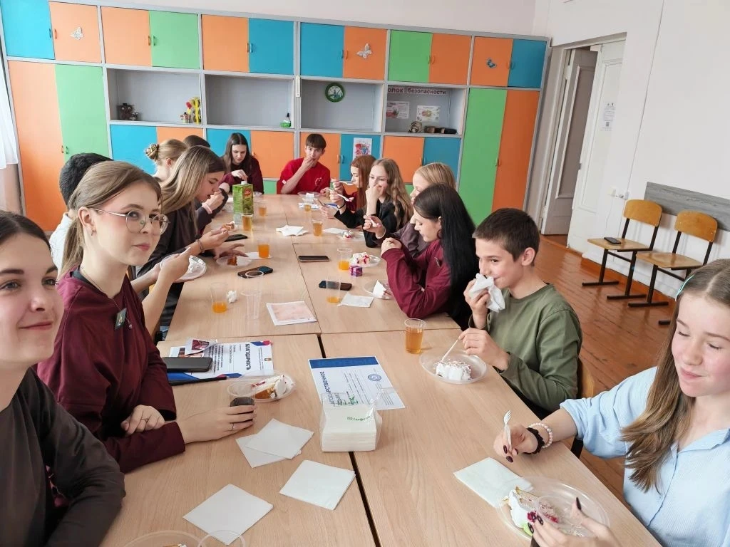 Соседи — друзья, а не просто стены! 🏠

В ДДТ отметили Международный день соседей по полной программ