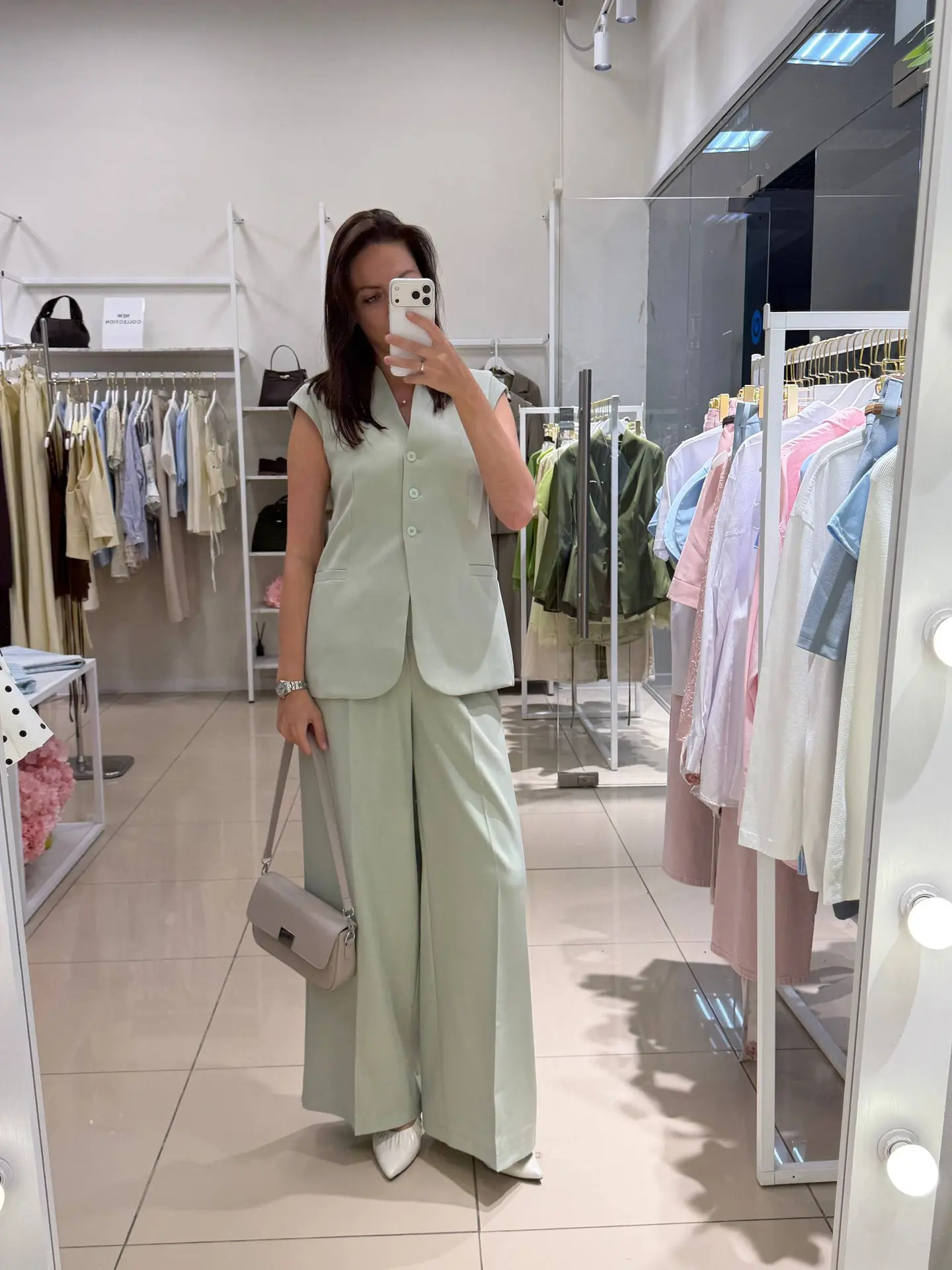 Невероятно красивый костюм в оттенке ментол😍🌿
  
▫️Костюм - 4.990₽
Размеры: 42; 44; 46; 48 

И наш