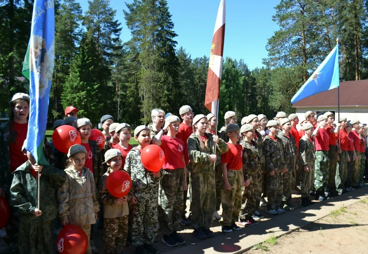 Юнармейская смена миновала свой экватор

Военно-патриотическая смена «Юнармейское лето-2026», котору