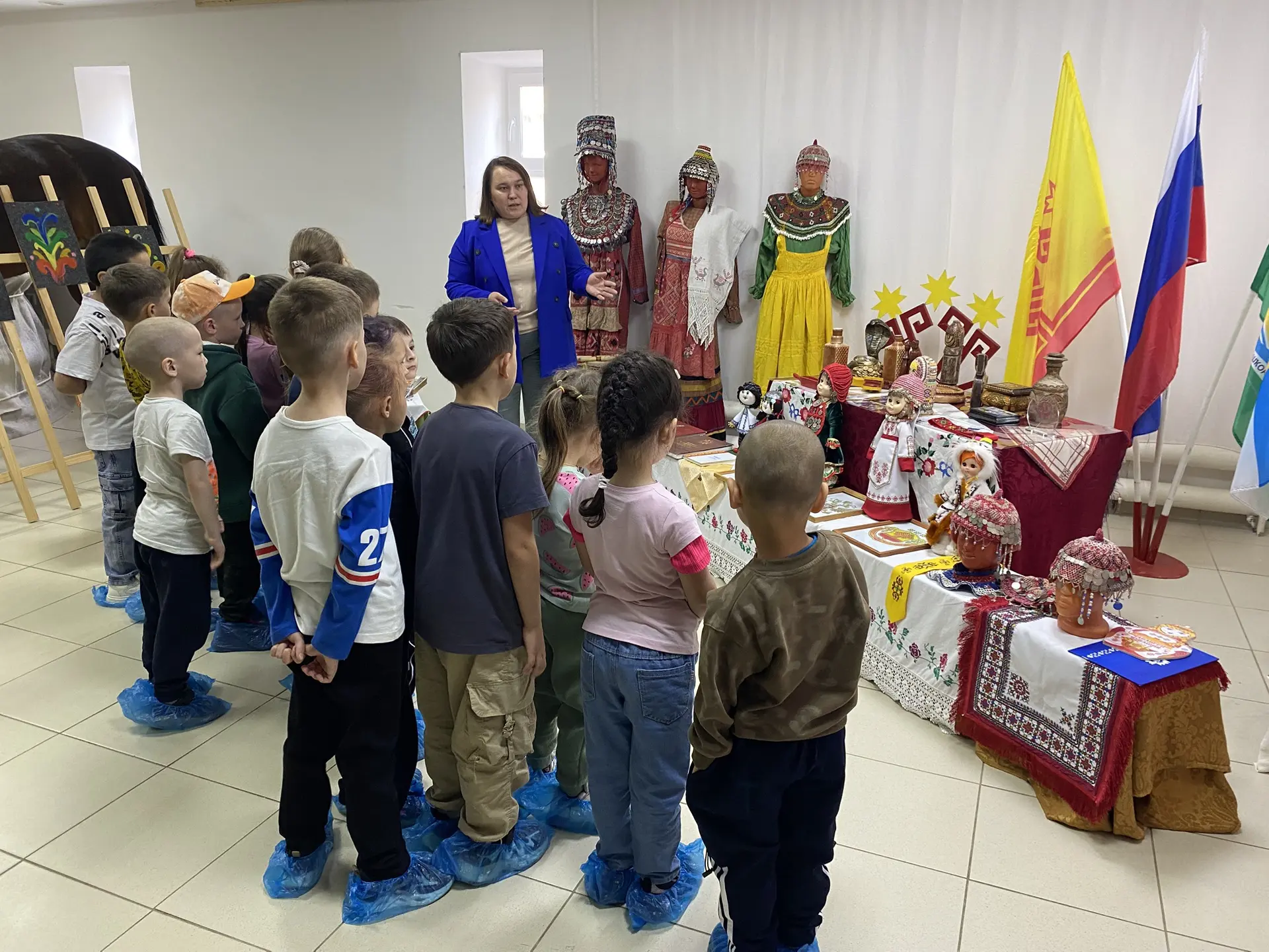 ✨ В группе «Васильки» готовились ко Дню России! ✨

Что успели:
🔸 поговорили о символах страны — что
