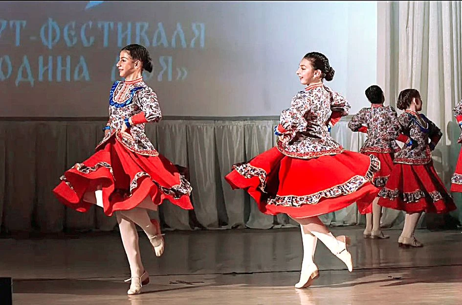 СОХРАНЯЯ ТРАДИЦИИ И КУЛЬТУРНОЕ НАСЛЕДИЕ
 
В рамках арт-фестиваля «Россия — Родина моя!», прошедшего 