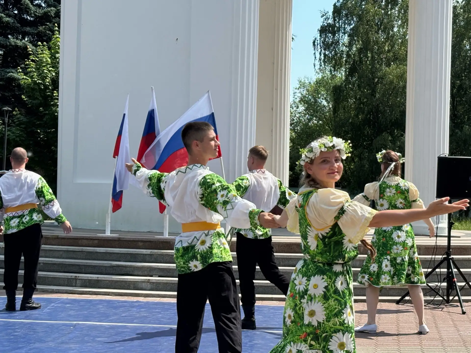 12 июня, в День России, творческая команда Дворца культуры «Химволокно» подарила жителям города ярки
