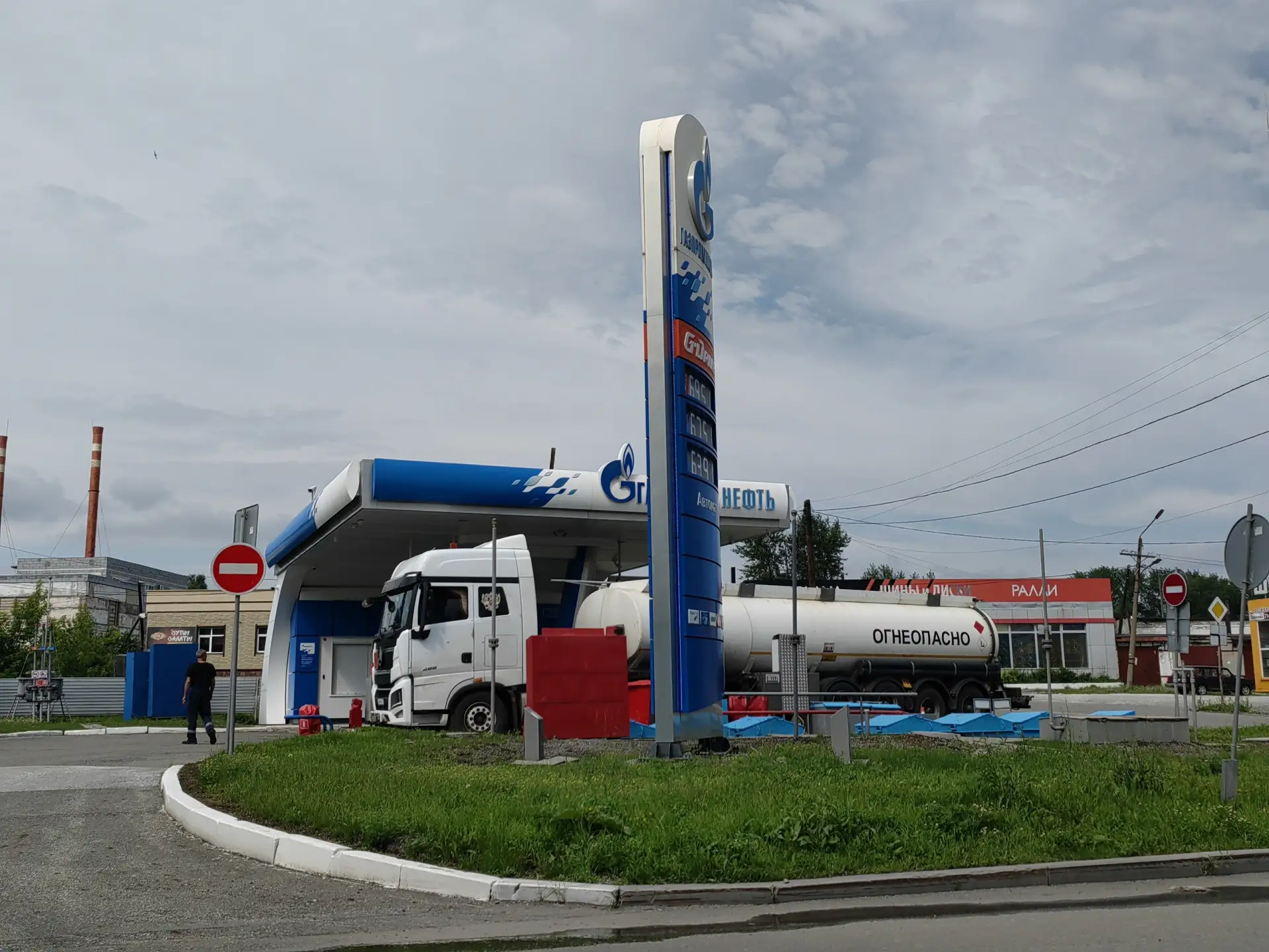 Как с бензином в Серове? На всех АЗС есть? Цена выросла?