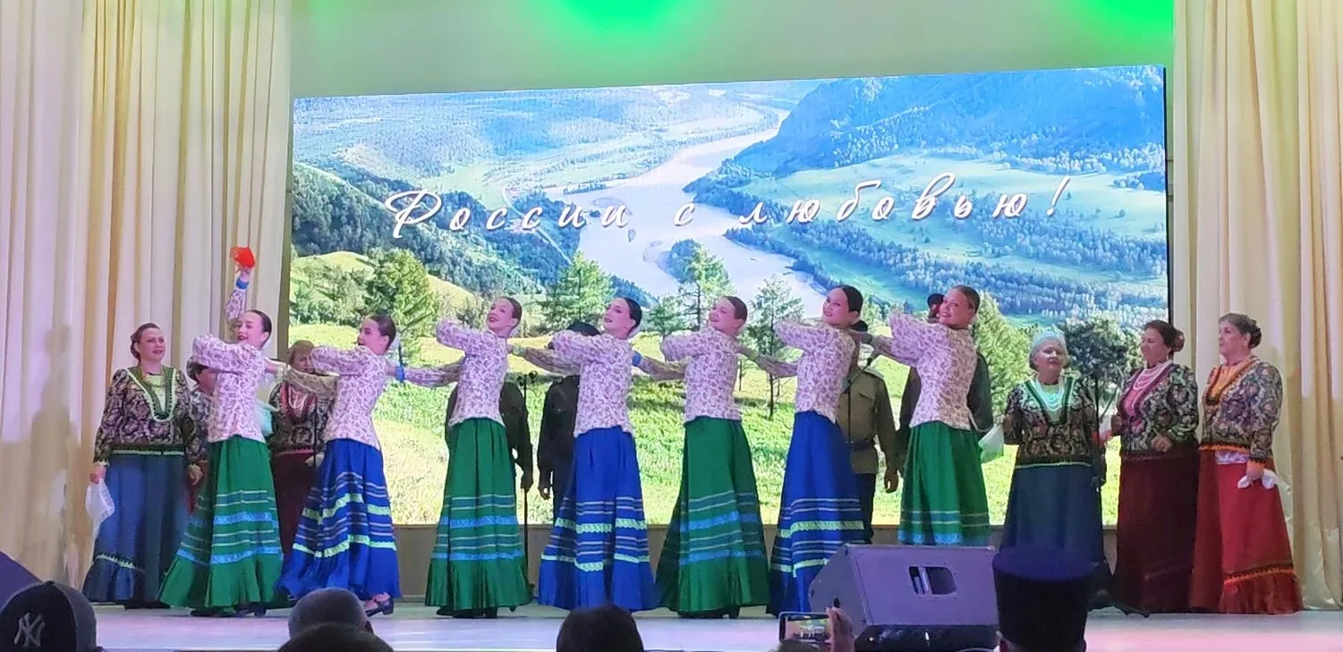 👥💫Сегодня проживающие нашего дома посетили праздничный концерт, посвящённый Дню России, — «России 