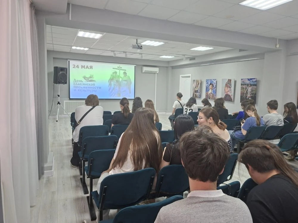 В преддверии Дня славянской письменности и культуры обучающиеся 10-х классов МОАУ СОШ №13  приняли у