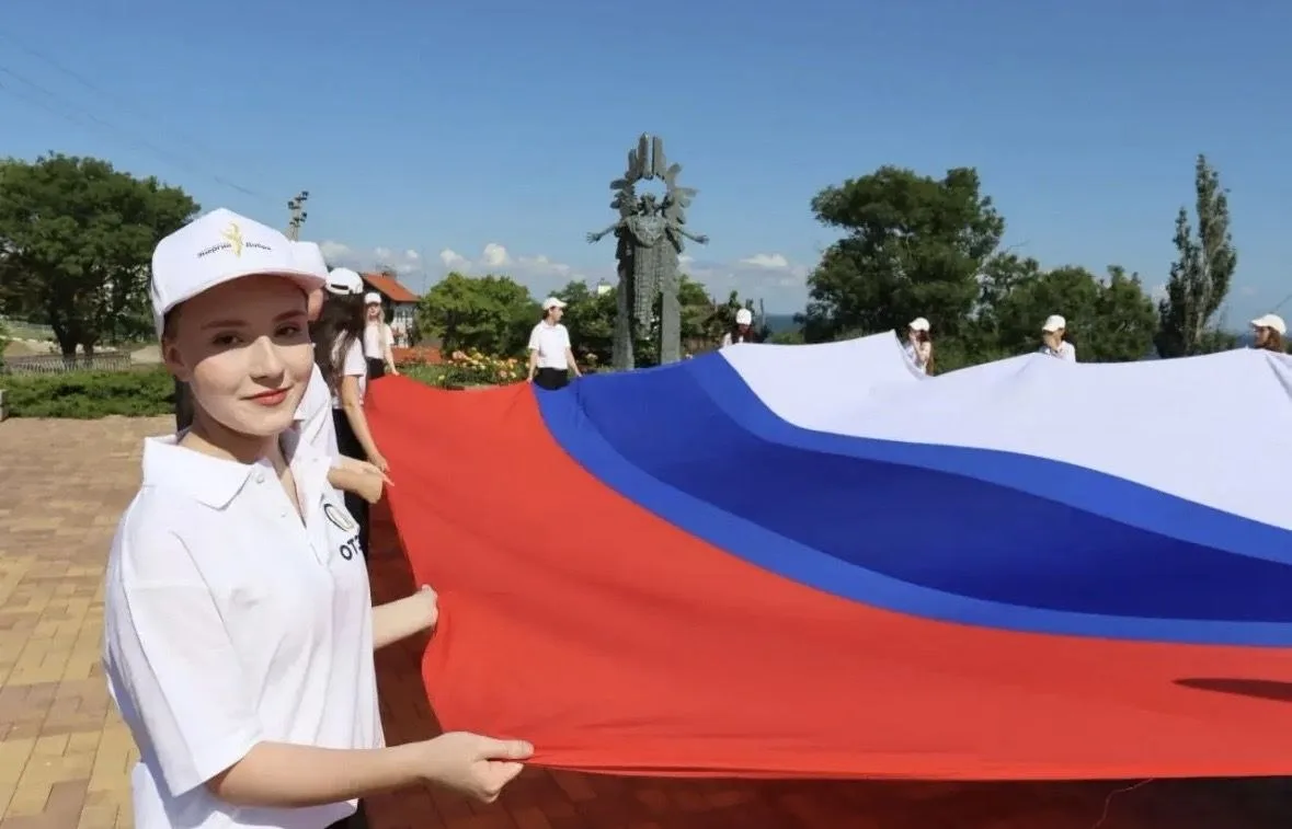 В Тамани отметили День России масштабной патриотической акцией

Участниками стали волонтёры движения