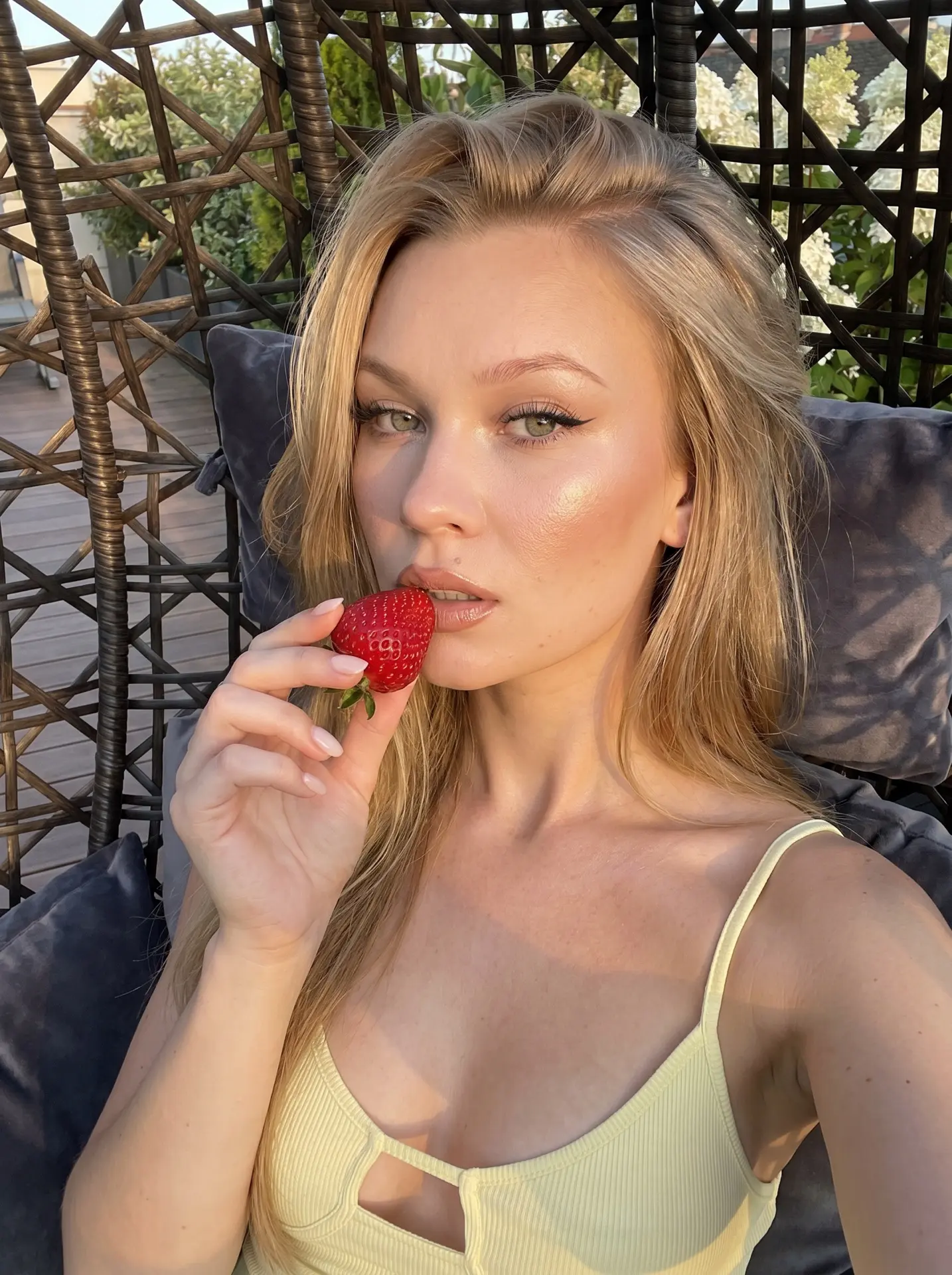🍓Промт в Комментариях💖

✨Создать такое же фото можно прям тут в MAX 
🔥В самом выгодном боте https