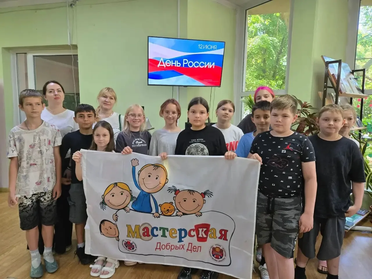 🇷🇺В школьном детском лагере ко Дню России в библиотеке прошел интересный мастер-класс.
Дети с удов