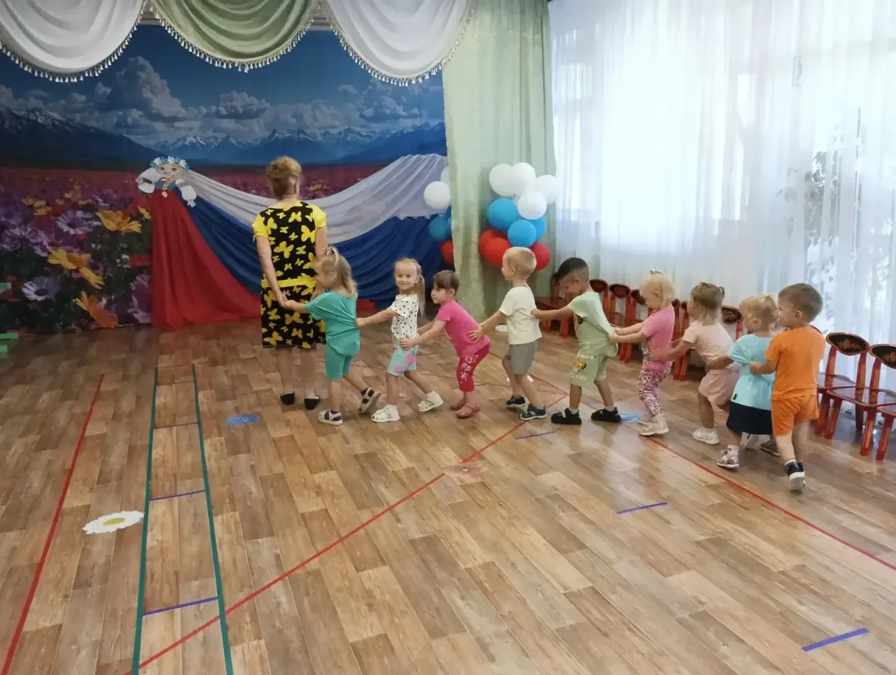 В первой младшей группе провели развлечение "Летняя игротека. "
Это прекрасный формат организации до