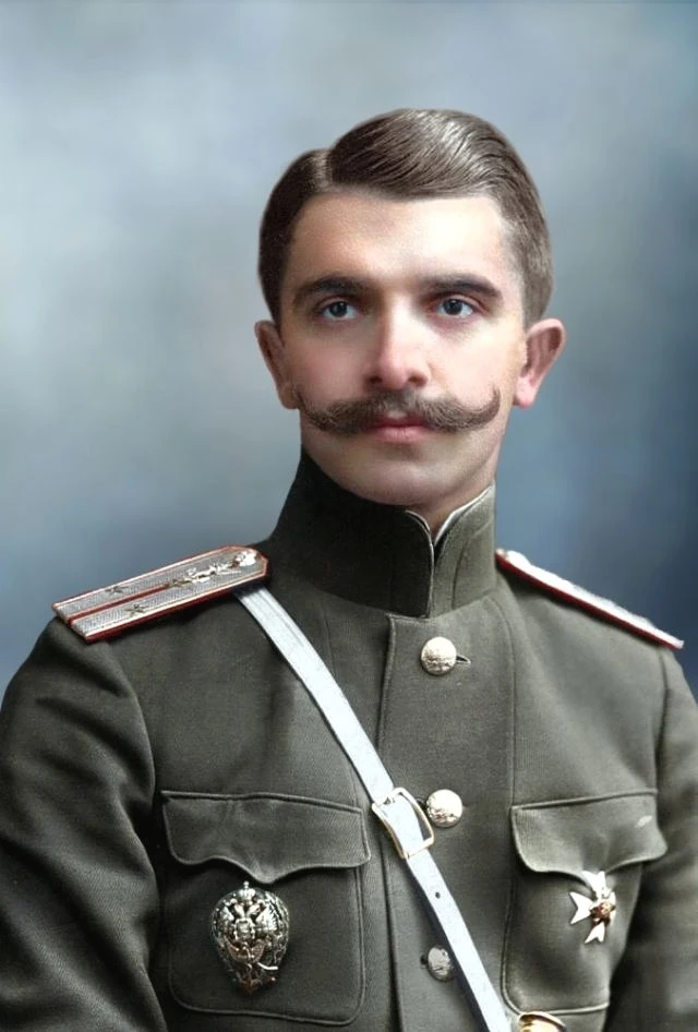 В городе «X» жил один молодой офицер, ведущий пустую, рассеянную жизнь. Он, кажется, никогда не заду