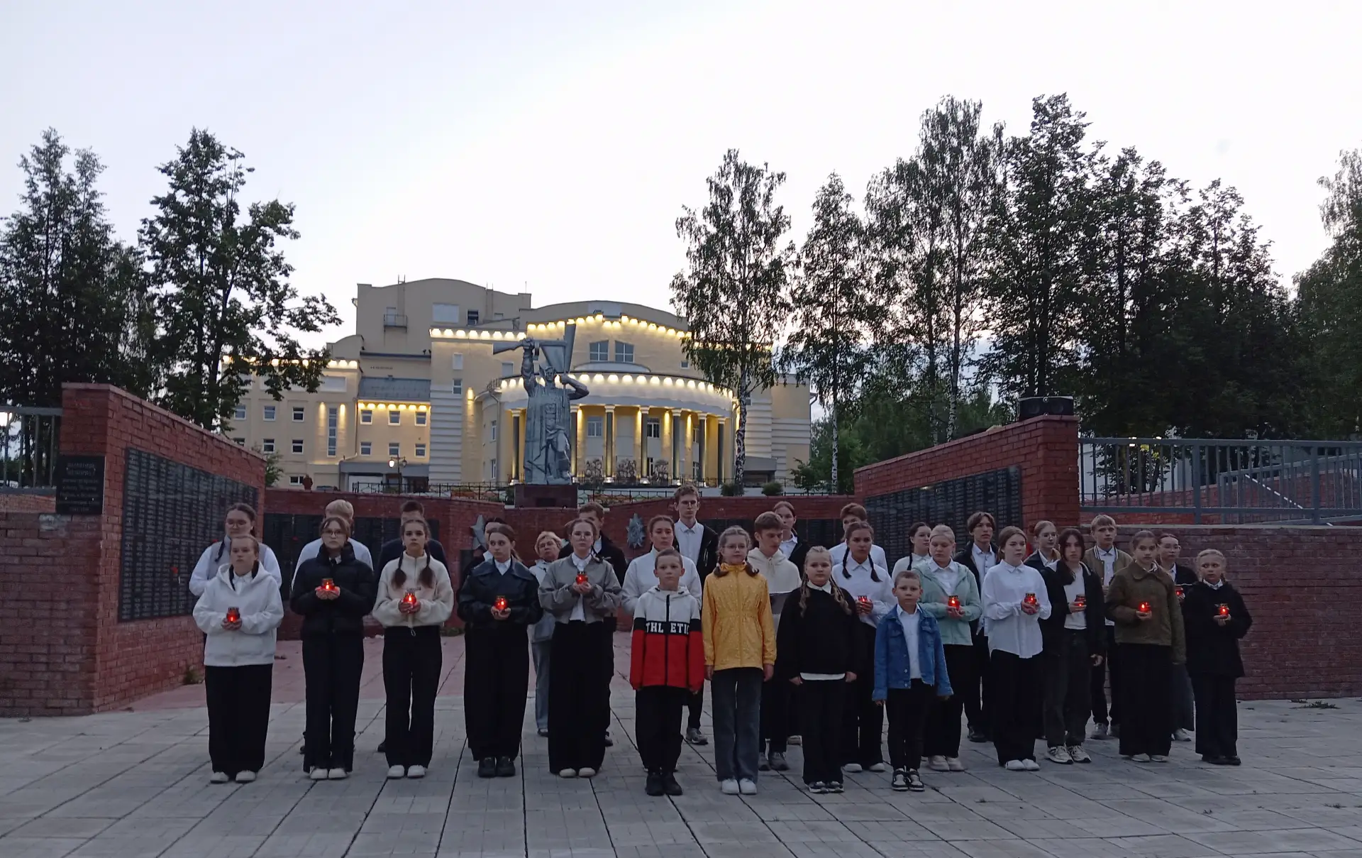 Ко Дню памяти и скорби

📆 С 16 по 19 июня 2026 года
🌍г. Кудымкар
ул. М. Горького, 26
📞 8 (34260) 
