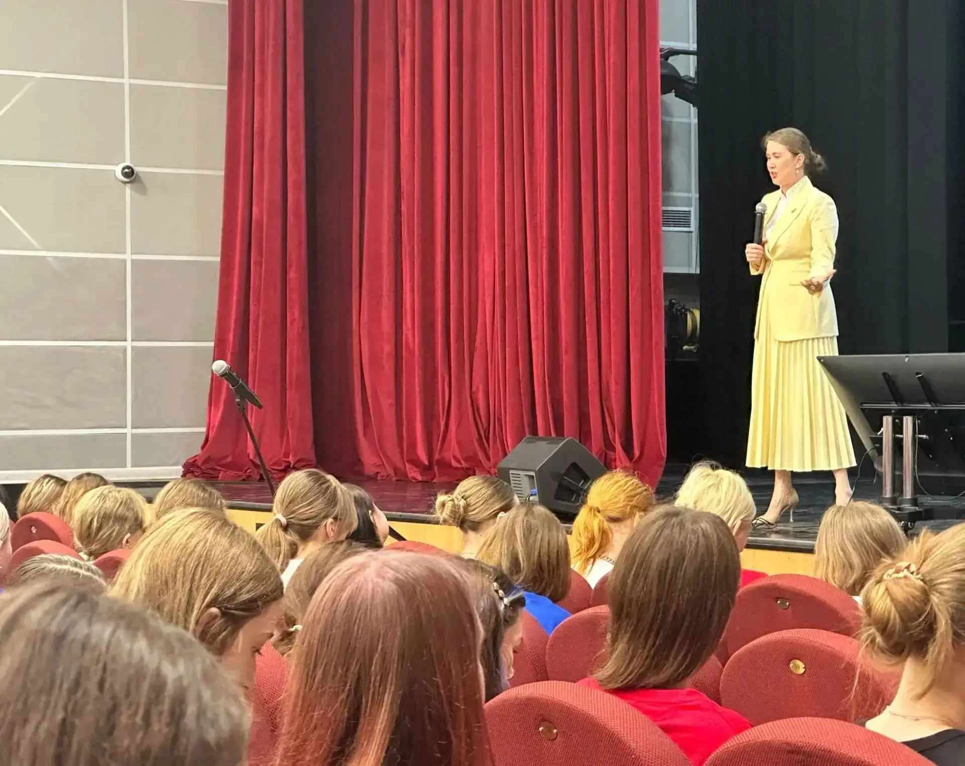 🌟 Творческая встреча с ректором КазГИК на «Университетских сменах»

В рамках всероссийского проекта
