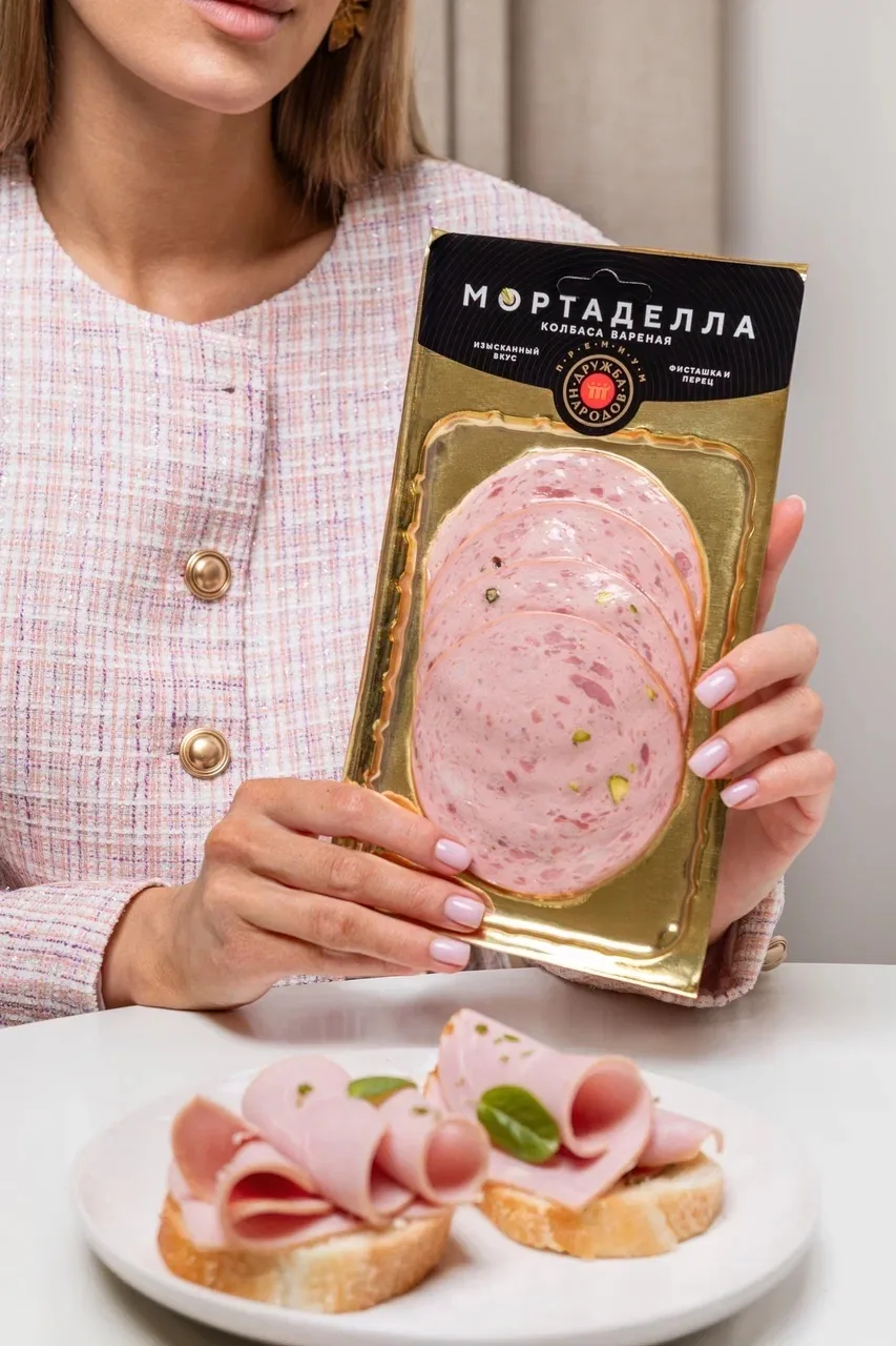 🇮🇹 Мортаделла — когда вкус говорит сам за себя.

В основе — отборная свинина, натуральные специи и