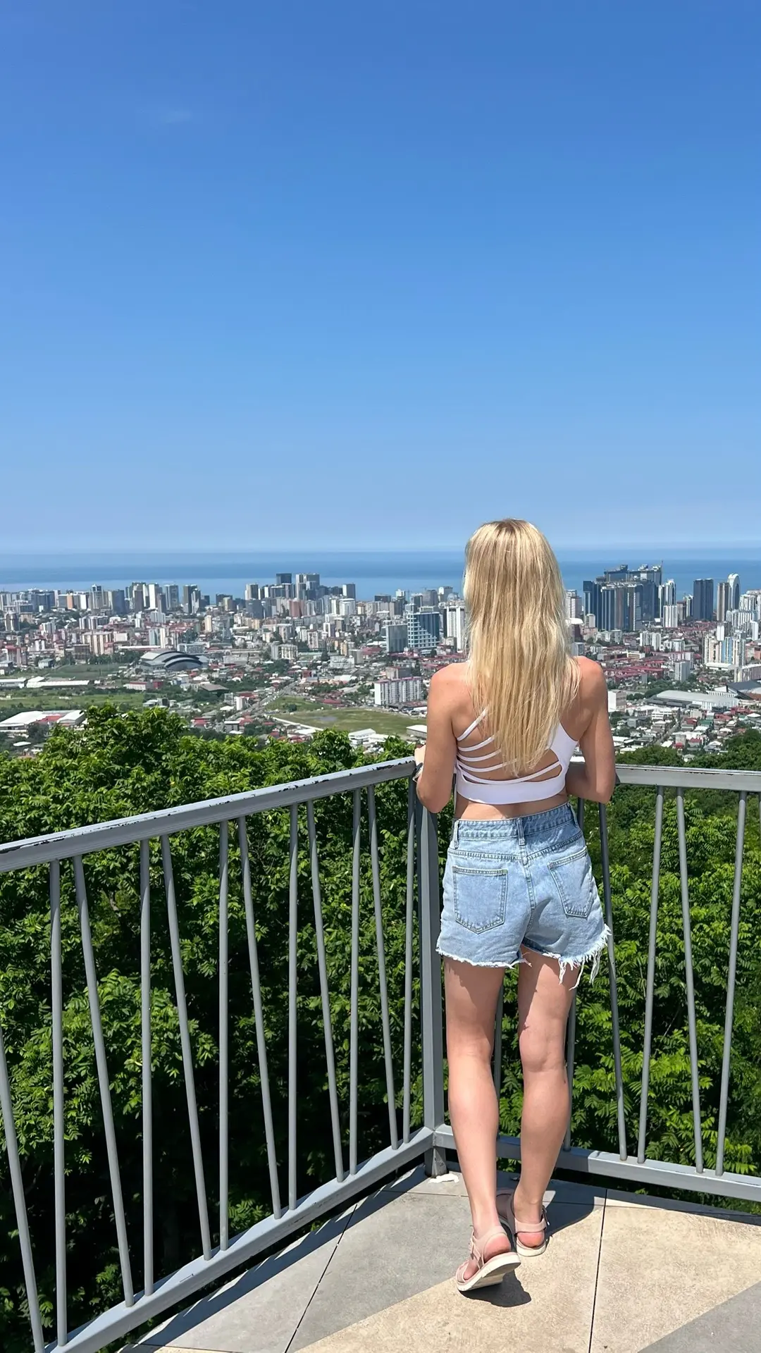 📍Батуми, Грузия 🇬🇪 

Первое фото от Георгия, которому пришлось объяснять, что у меня трое детей и