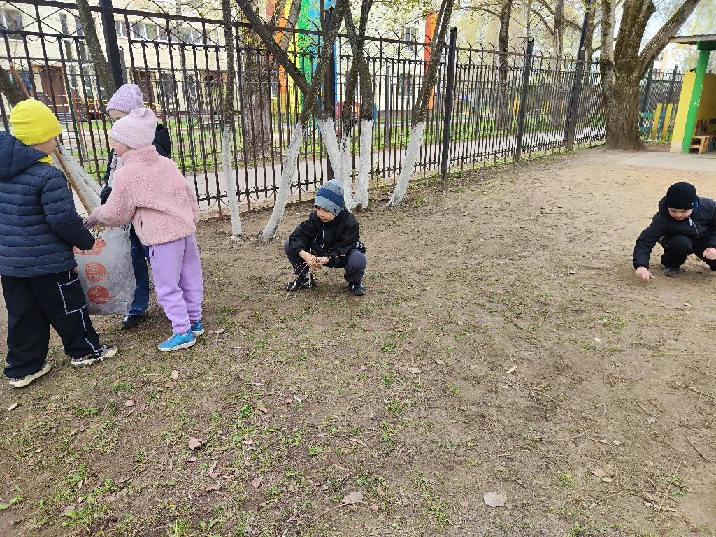 #ГруппаУмка
Ребята группы "Умка" приняли участие во Всероссийском субботнике, с целью закрепления ос