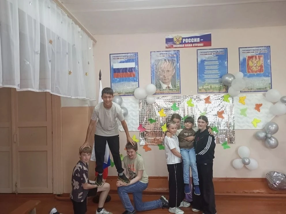 Сегодня в лагере "Факел" прошел День смеха. Воспитанники участвовали в игровой программе, где смогли