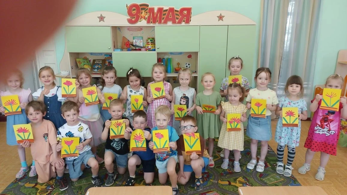 🧒 Маленькие ручки — большое сердце! ❤️

Наши дошколята сделали открытки ко  Дню Победы своими рукам