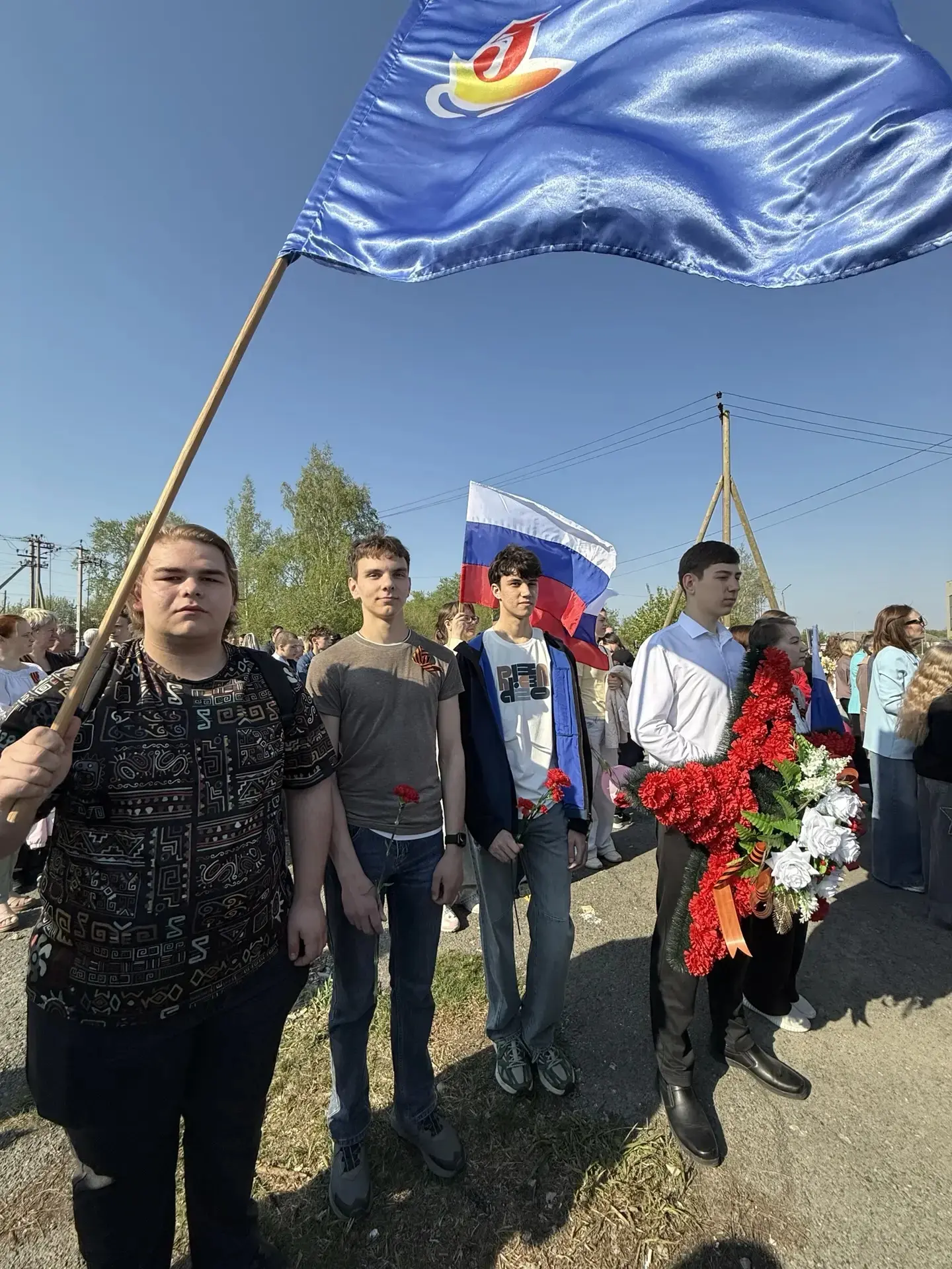 🎶"День Победы! День Победы! День Победы!...".
Строки из знаменитой песни сегодня звучали в парке По
