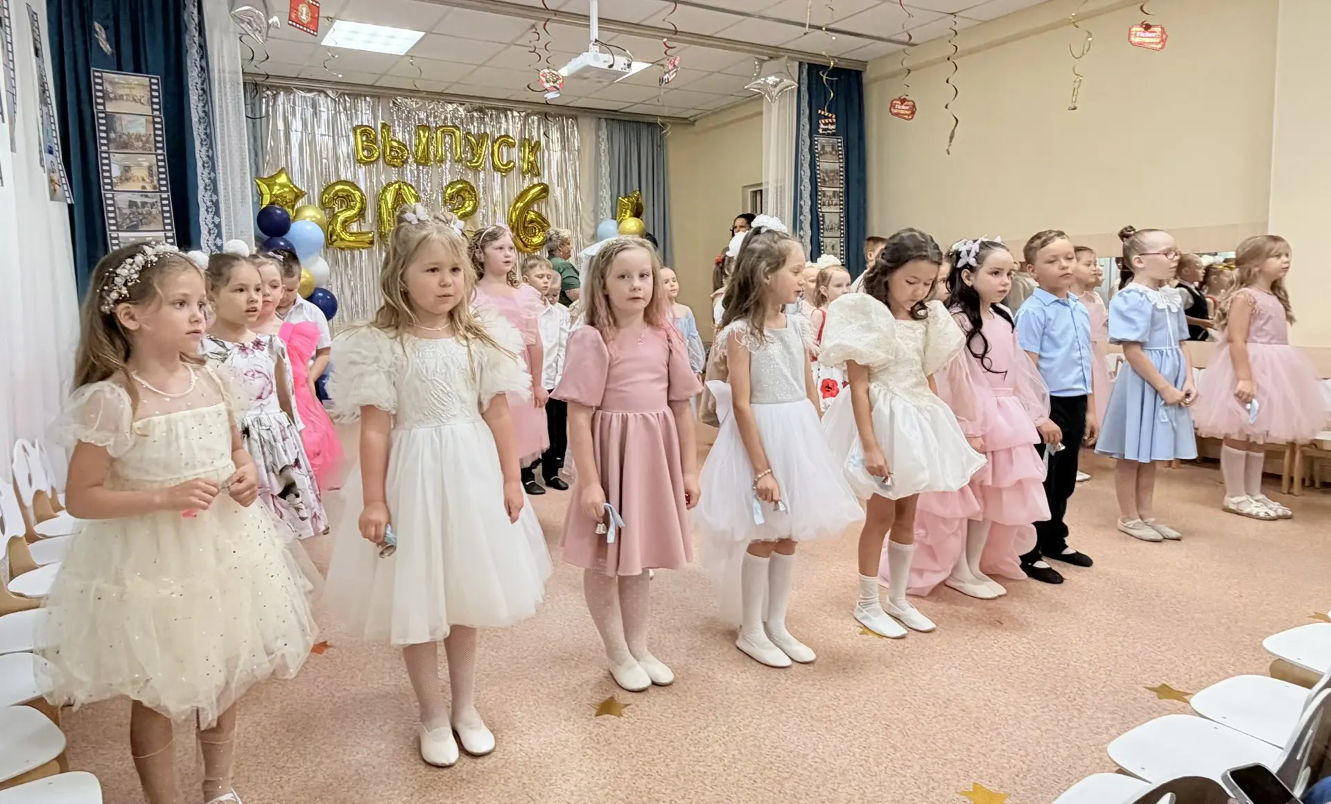 Выпускной в 11 группе 👏👏👏

Дорогие наши выпускники!
Сегодня особенный день – вы прощаетесь с детс