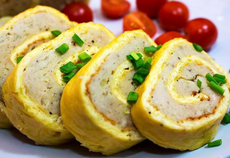 🧀🥩 Сырно-мясной рулет

📝 Ингредиенты:

🧀 Твёрдый сыр — 200 г
🥚 Яйца — 3 шт.
🌾 Манная крупа — 3