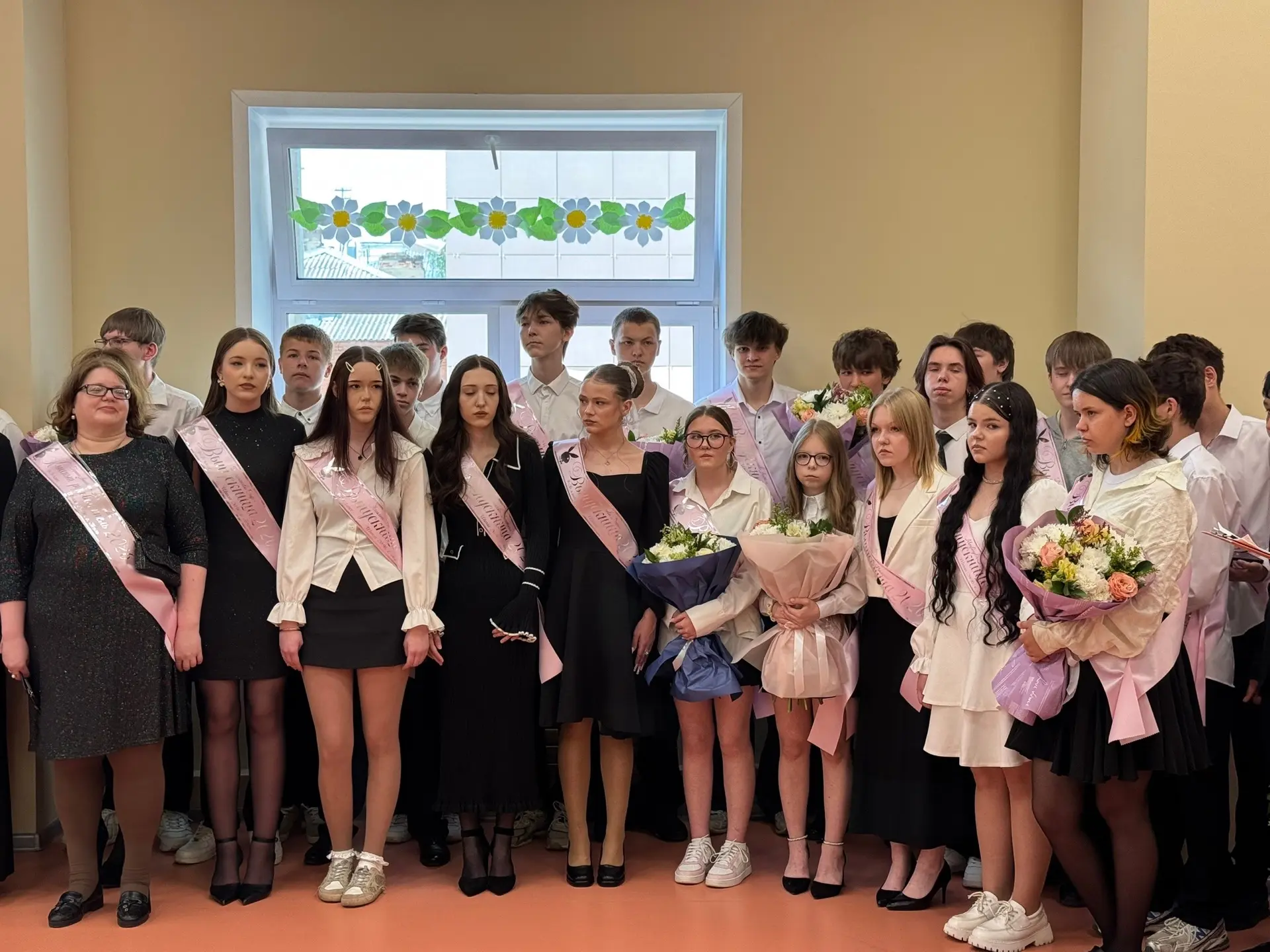 🔔26 мая последний звонок прозвенел и для наших 9 классов. 

☝️Этот день — особый рубеж. Кто-то из р