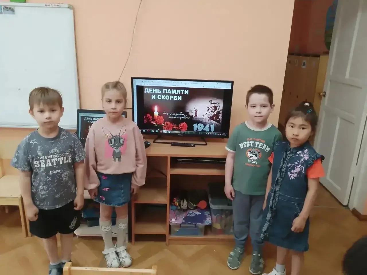 🕯️ День памяти и скорби: 
«Свеча памяти» 
22 июня — одна из самых печальных дат в истории нашей Род