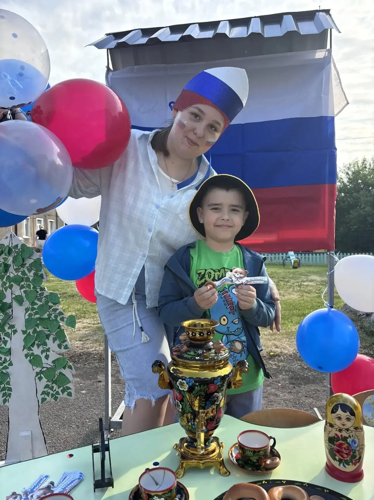 В преддверии Дня России наши воспитатели организовали утреннюю встречу для детей и родителей☀️
Спаси
