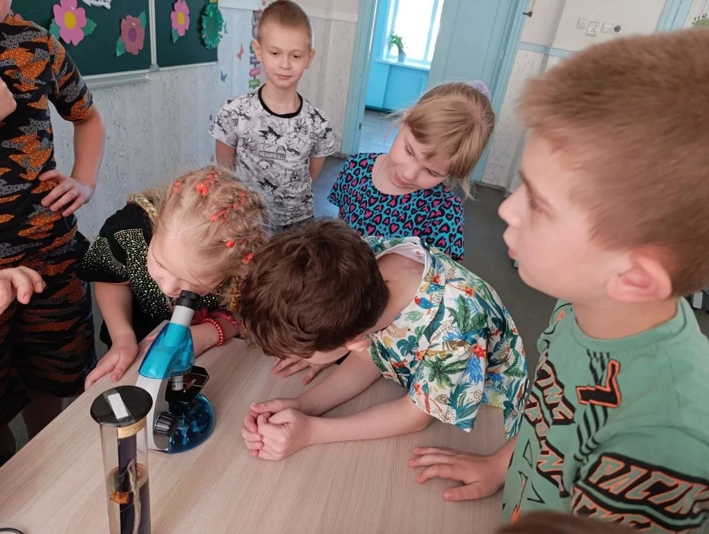 Седьмой день летнего пришкольного лагеря в ГБОУ "Кутейниковская школа Амвросиевского м.о." прошёл ве