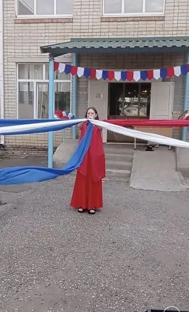 ✨ С Днём России вместе! ✨

11 июня наша школа провела душевный вечер на площадке: пели, танцевали, о