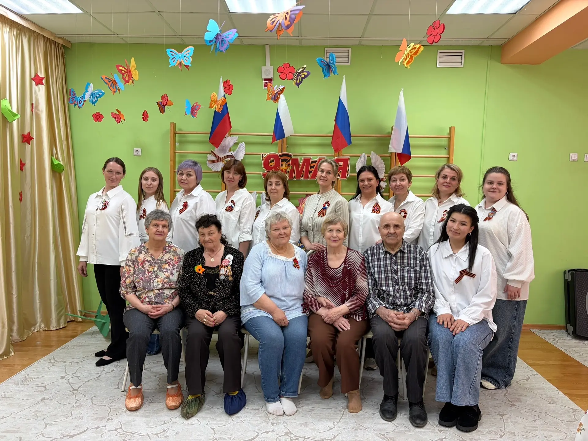 Одна большая семья: в канун Дня Победы мы встретили ветеранов педагогического труда🕊

✅За лесами, з