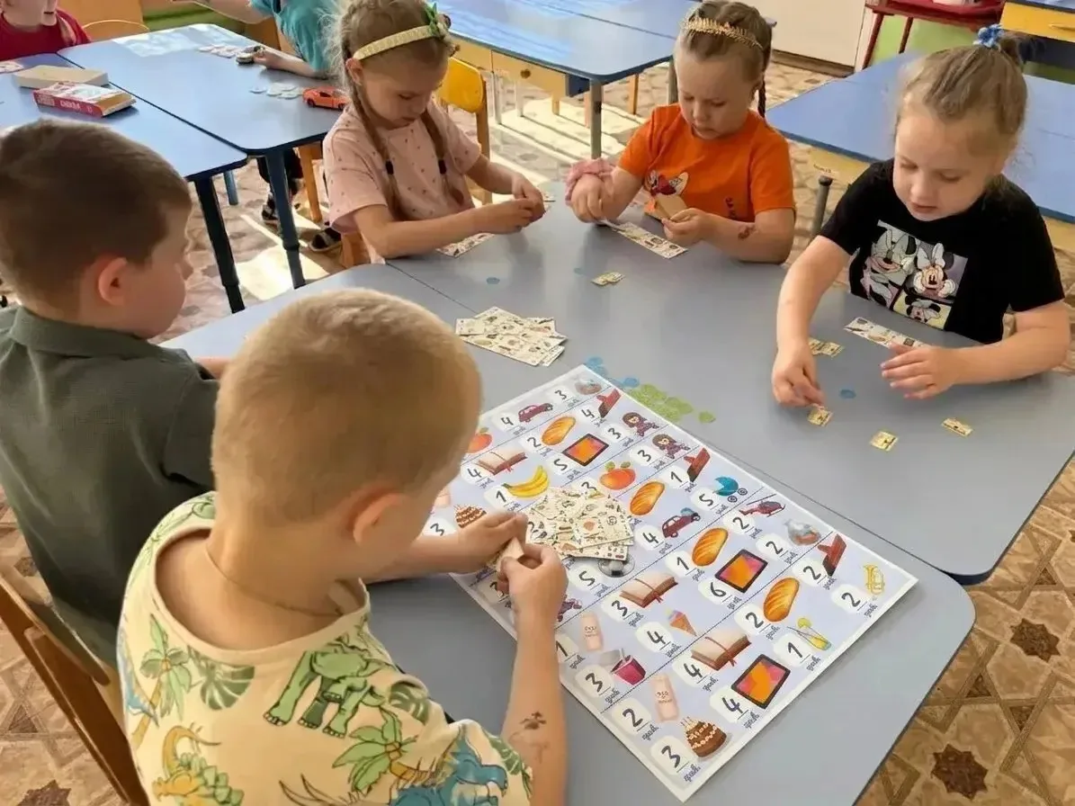 🎉 Финансовая грамотность — это весело! 🎲

В нашем ДОУ прошла увлекательная дол-игра «Покупки Волчо