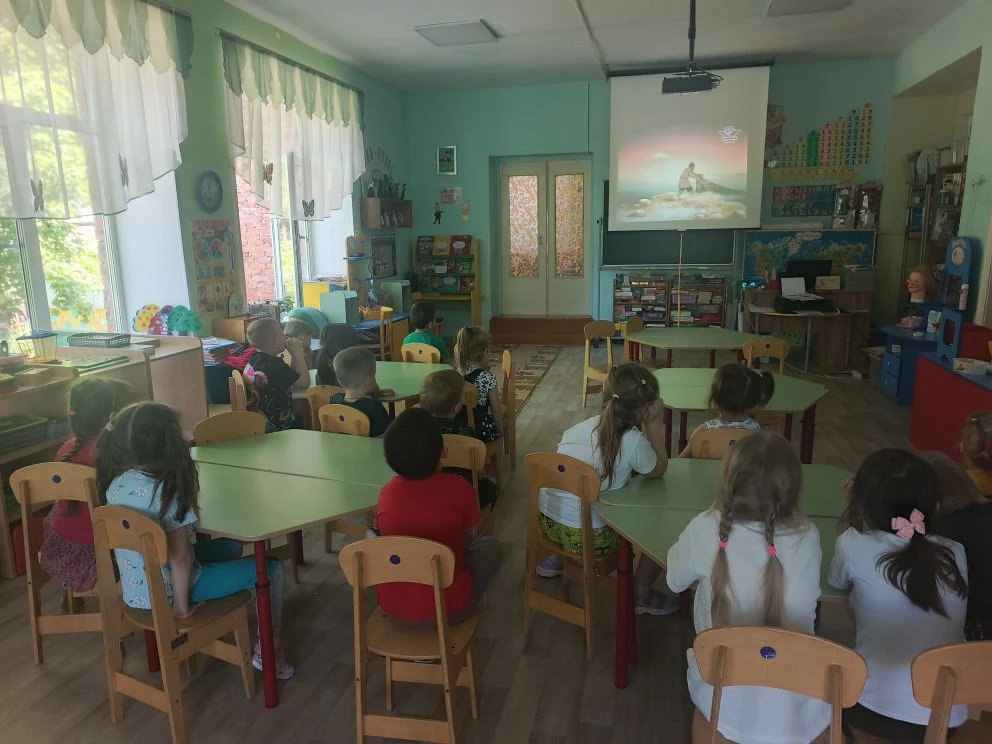 6 июня — День Пушкина! В нашей группе «Пчёлки» прошёл замечательный литературный праздник.

Мы с реб