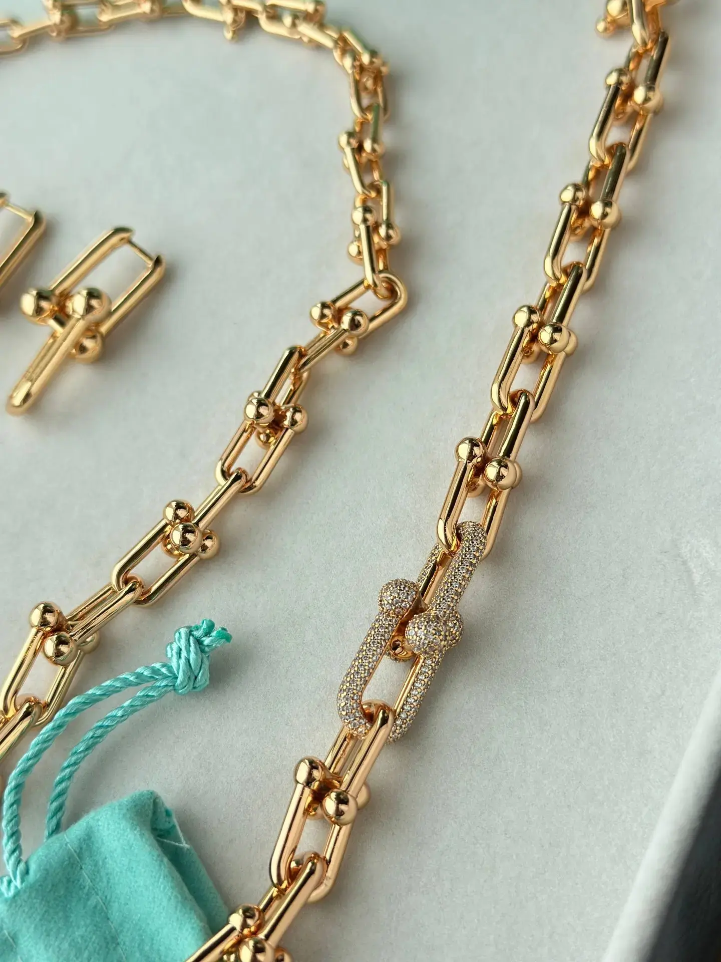 Tiffany & Co

Тиффани/HardWear
Точная реплика ювелирного дома Tiffany & Co.
Изделия делается строго 