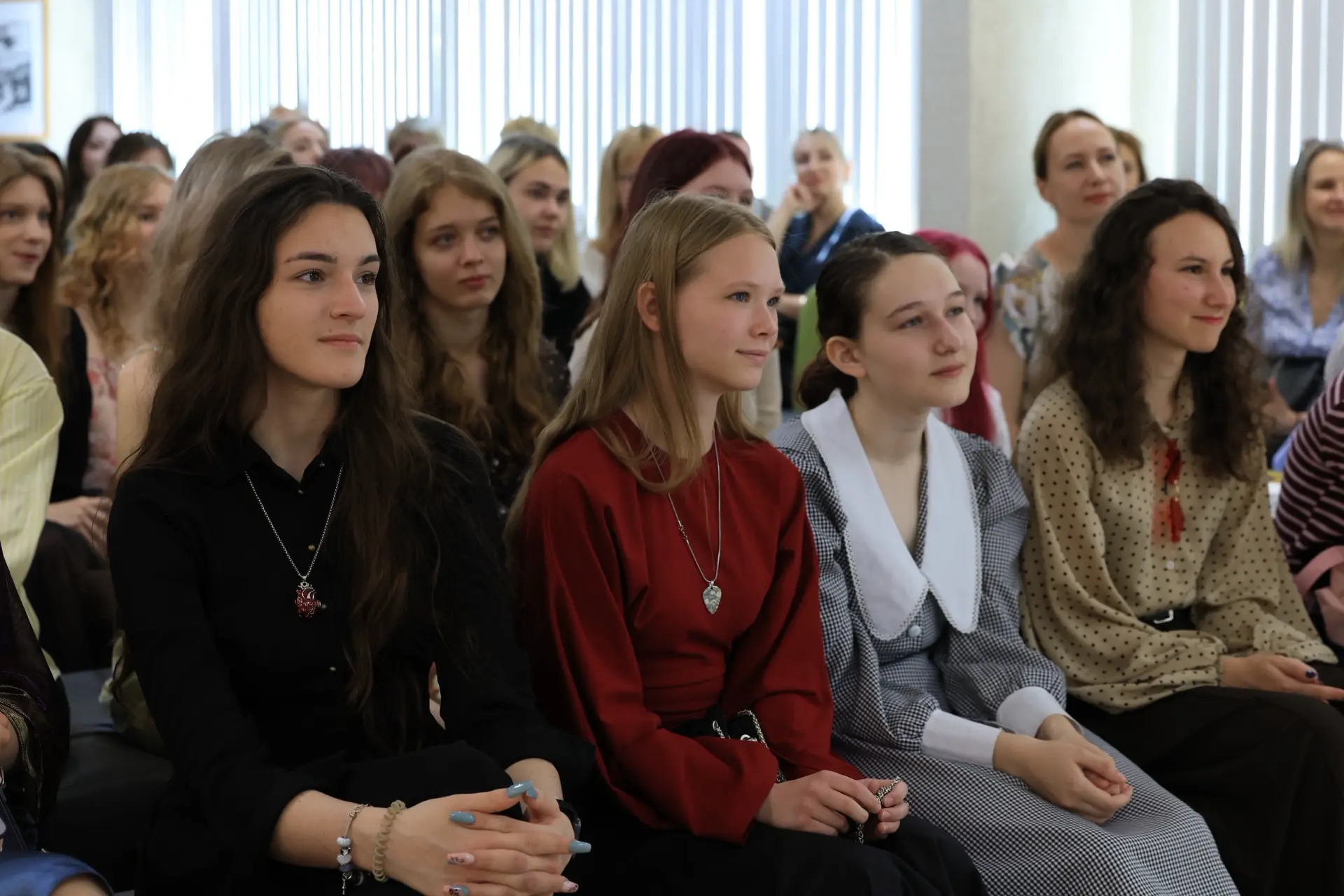Живописцы, ваш выход 

Первая неделя июня отметилась также выпускным для учащихся по Дополнительной 