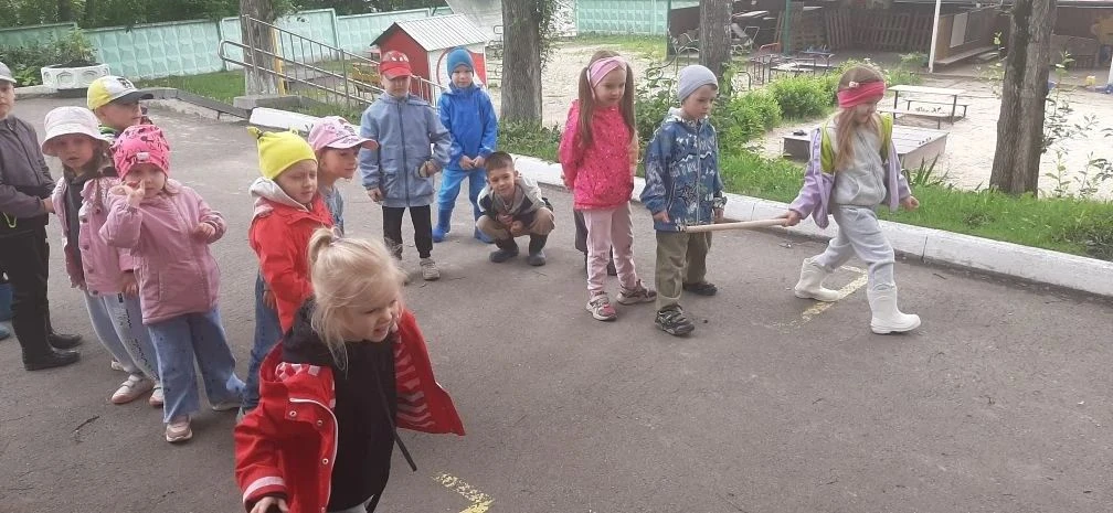 «Городки» — старинная русская игра, которая не только увлекательна, но и очень полезна для малышей! 