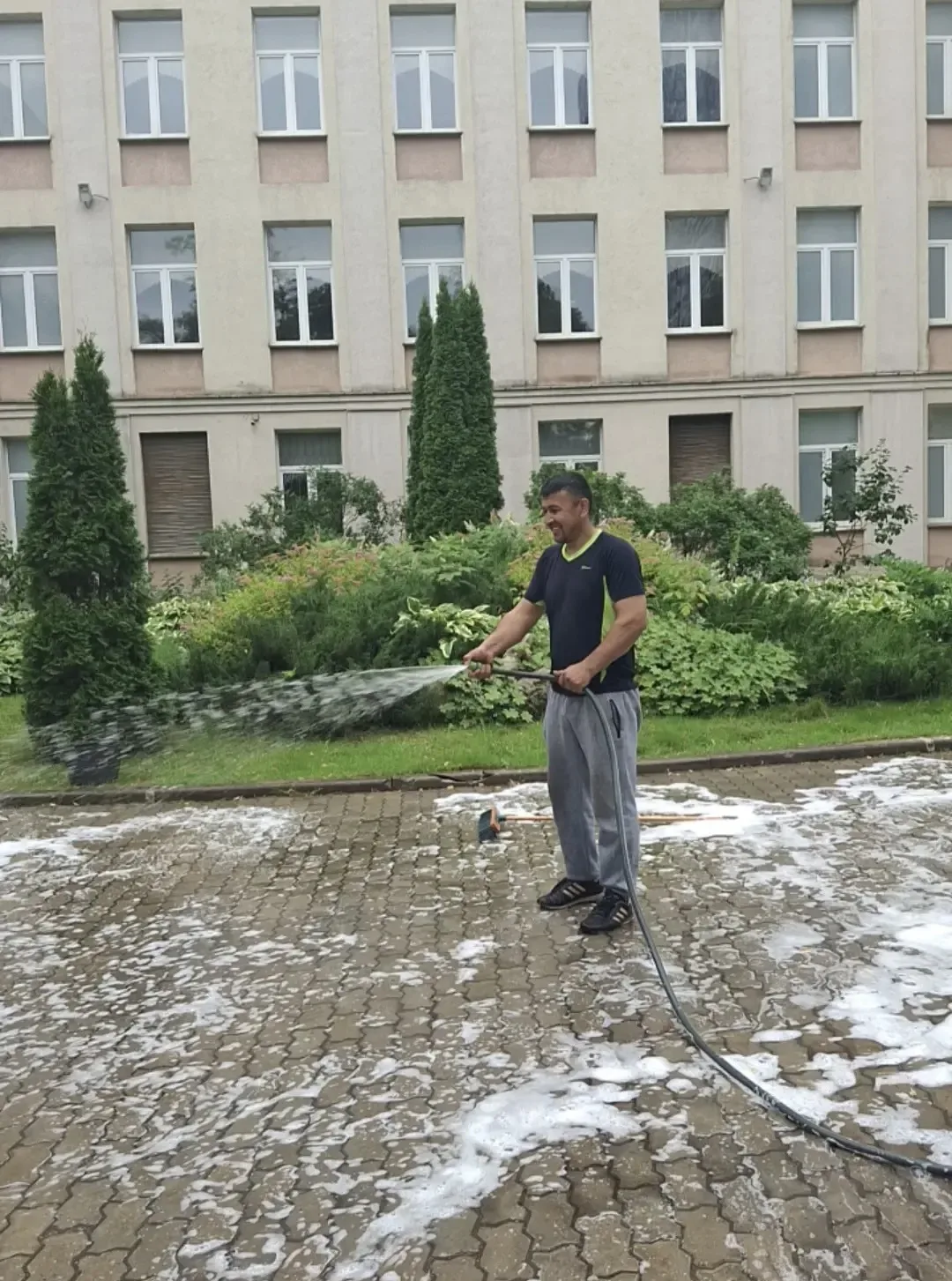 Промывка территорий

Сегодня, 4 июля, сотрудниками подрядной организации по комплексной уборке приле