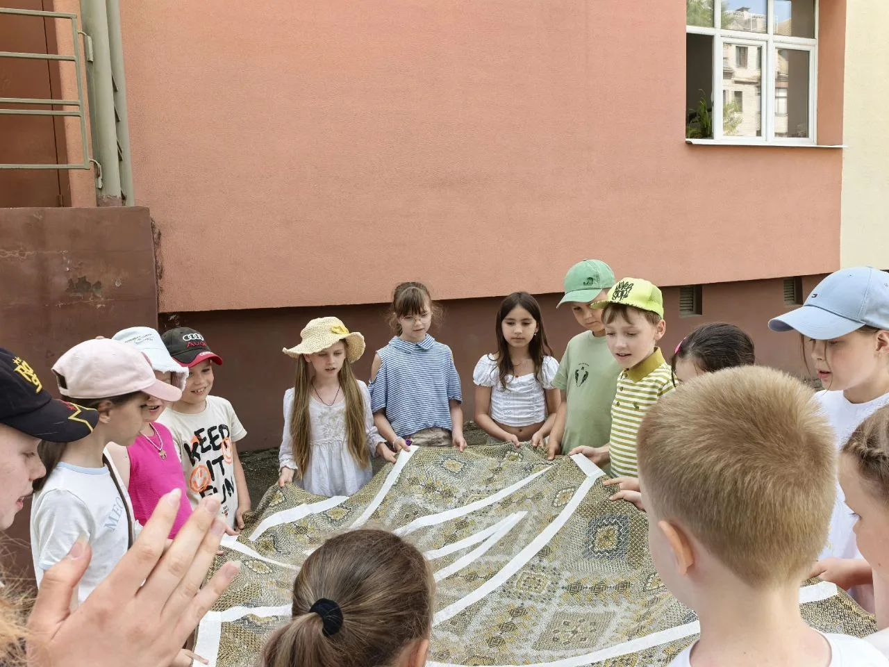Проводим игры в летнем лагере ☀️

🦔 9 июня факультет русской филологии и культуры провёл для учащих