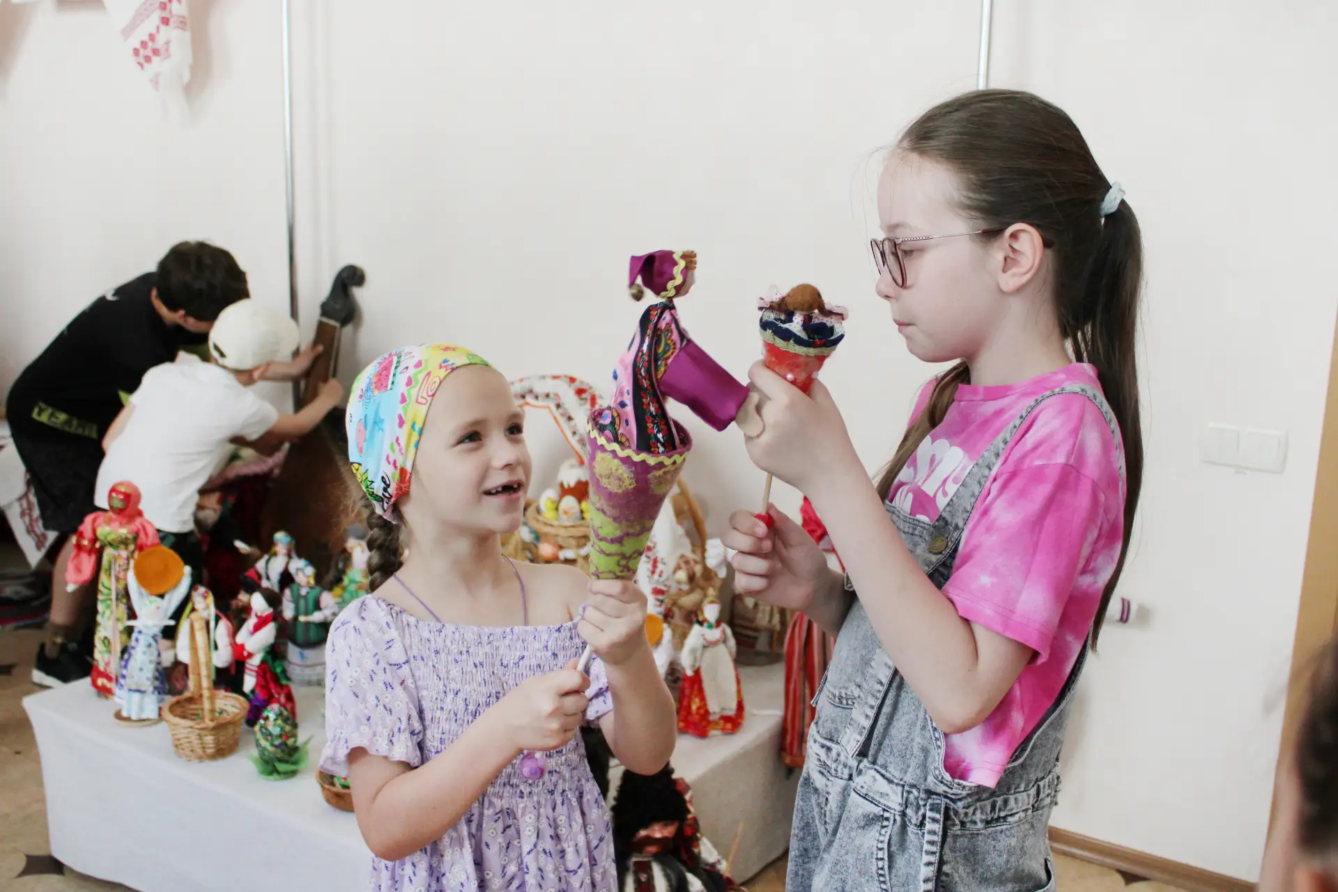 🧵🎲 Сегодня в Луганском центре народного творчества было очень шумно. К нам в гости пришли больше 5