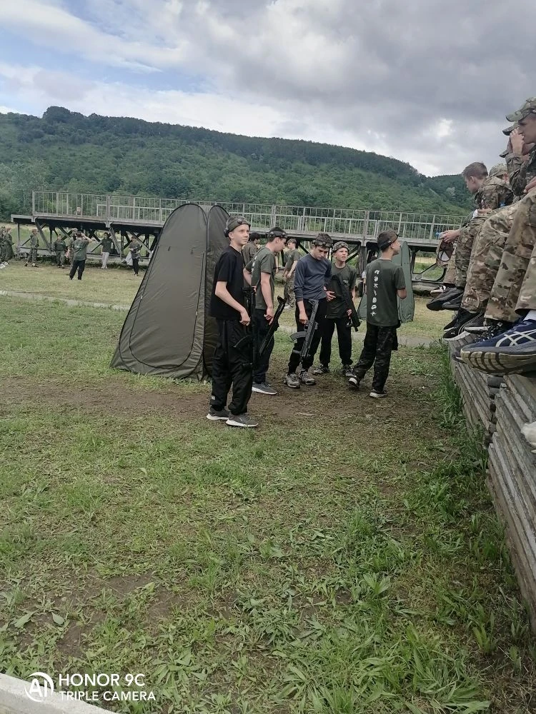 ✅ Соревнования по тактической игре лазертаг.

Это заключительный этап военно-патреотической игры Зар