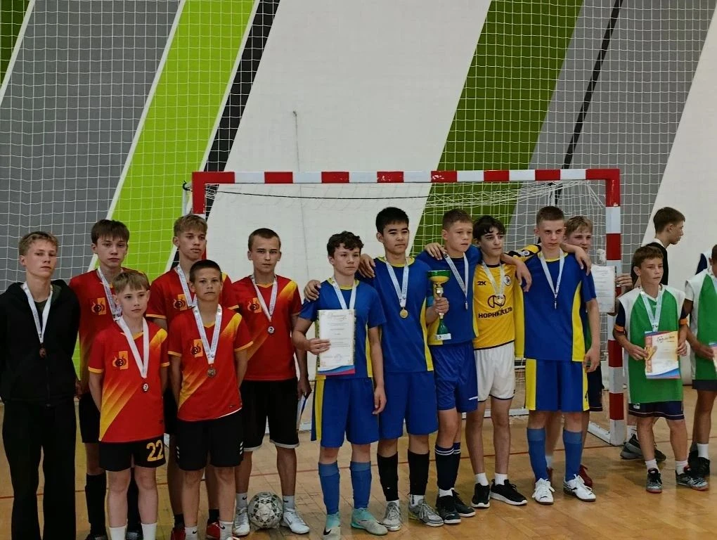 ⚽️ Бронзовый успех на футбольном поле!
 
Сборная юношей нашей школы успешно выступила на регионально