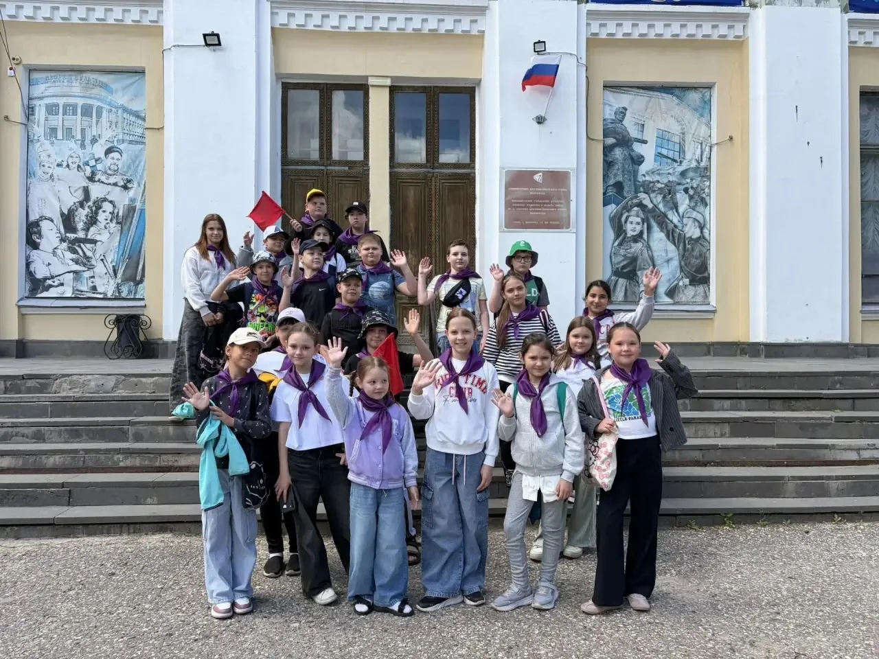 Вот и подошел к концу второй день лагерной смены. 
Сегодня ребята стали участниками театрализованног