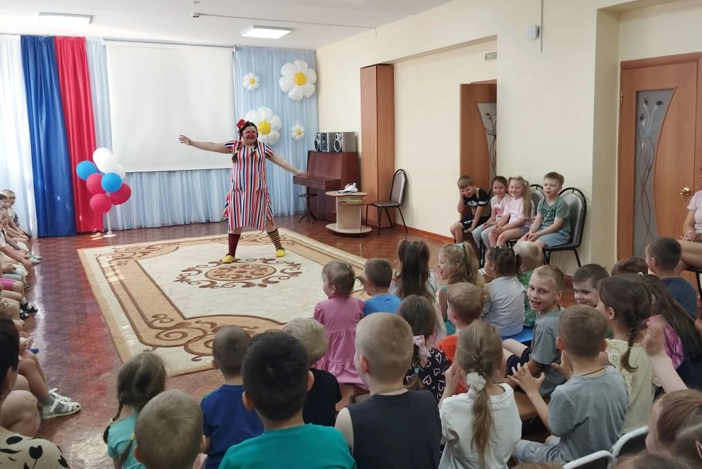 ✅ Сегодня в нашем детском саду было особенно весело! 
📚Сотрудники Детской библиотеки №1 имени В.Е.С