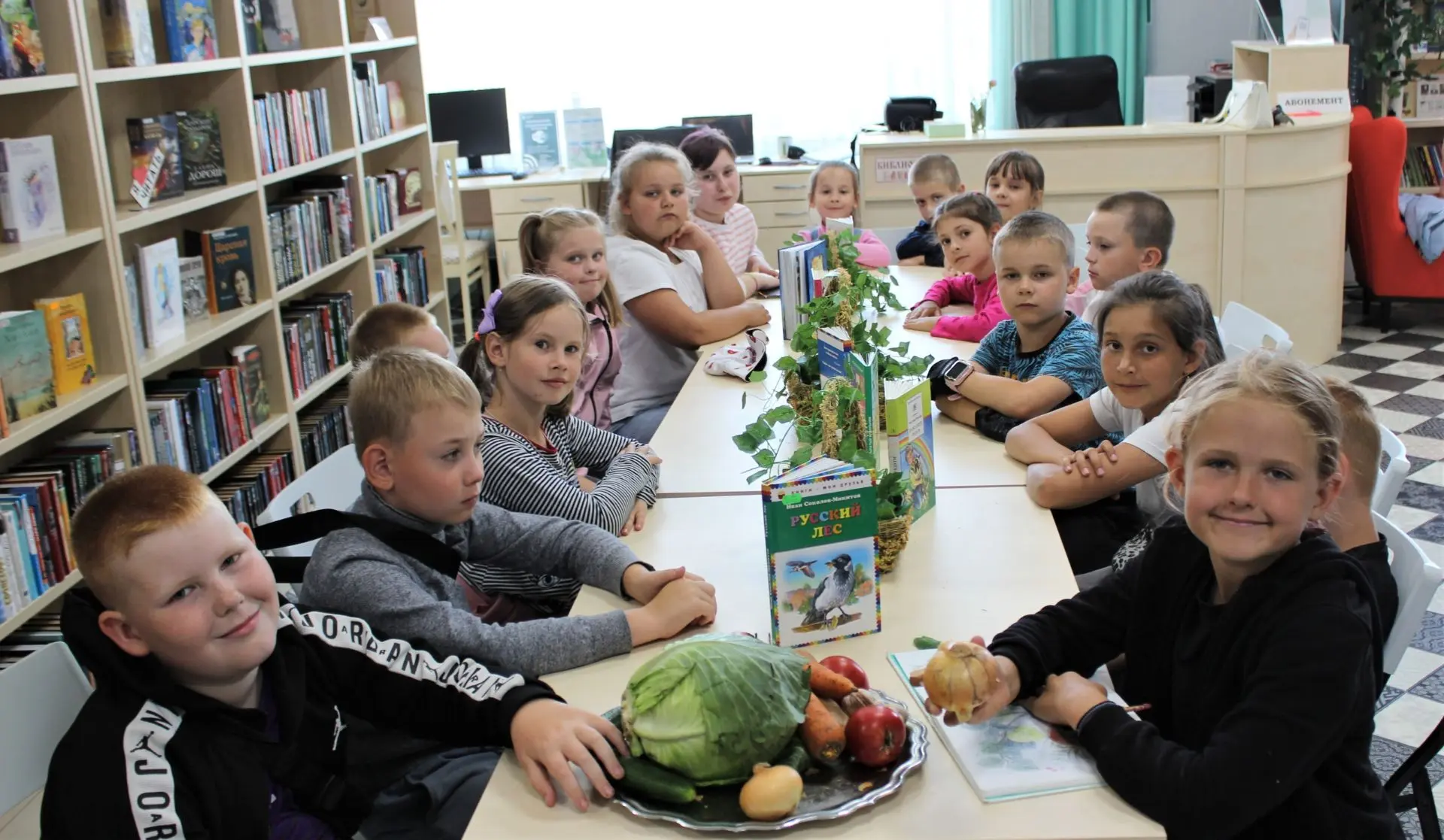 🍏Дачные истории: продолжение

В Библиотеках Коломны — месяц дачных историй. Давайте посмотрим, что 