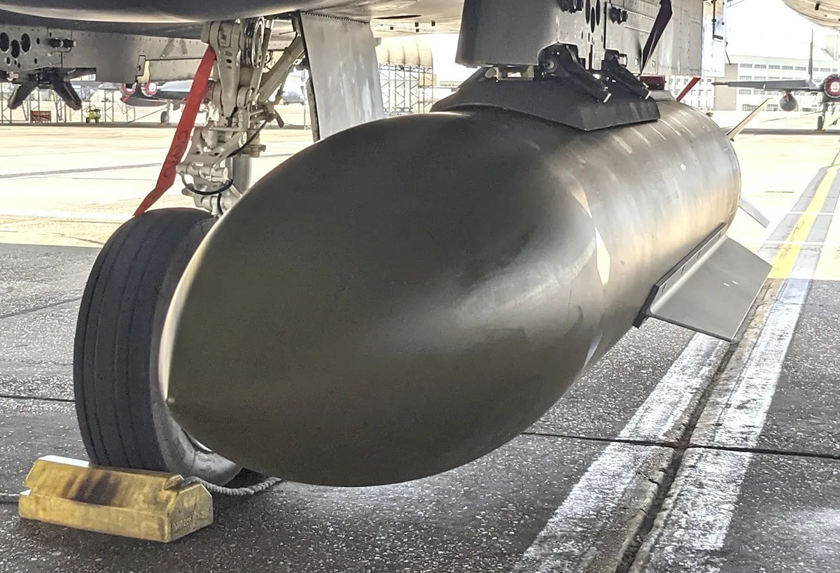 США сообщили о первом боевом использовании новой 2270-кг авиабомбы GBU-72 Advanced 5K Penetrator, ко