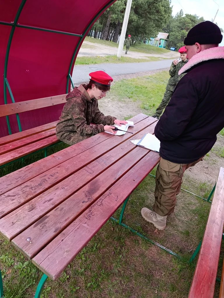 «Приём‑приём, как слышно?
Перехожу на передачу!»
 — такими шутливыми позывными встречали друг друга 