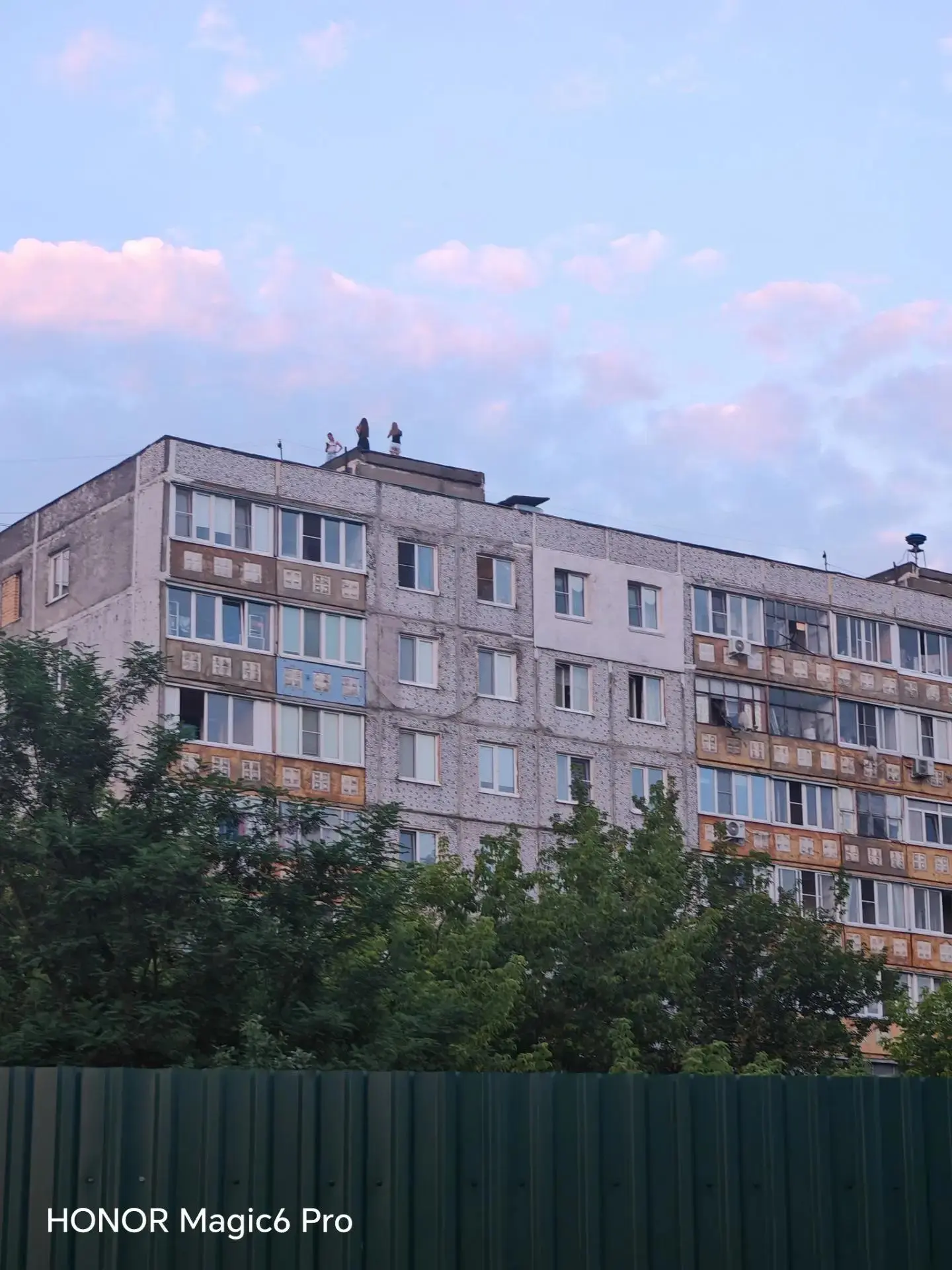 Родители обратите внимание где проводят время ваши дети, дом 18, крыша 10 этажного дома
