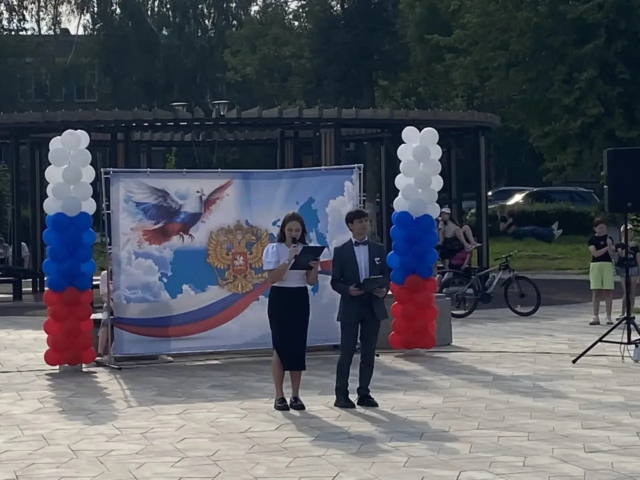 Обучающиеся нашей школы приняли участие в праздничном концерте «Россия в сердце». Своим творчеством 