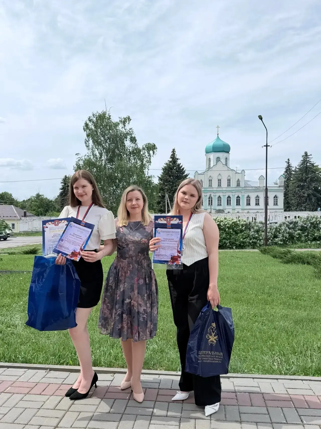 Поздравляем учениц 11а класса Пожидаеву Елизавету, Дуванову Юлию, а также педагога-наставника Щербат