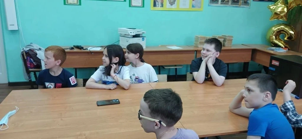 10.06.26г на ГОЛ была проведена литературная викторина "По тропинкам сказок" учителем русского языка